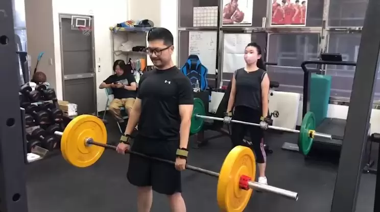 看看這是誰～～～我們的減重教父邱文正醫師夫婦一起運動一起健康